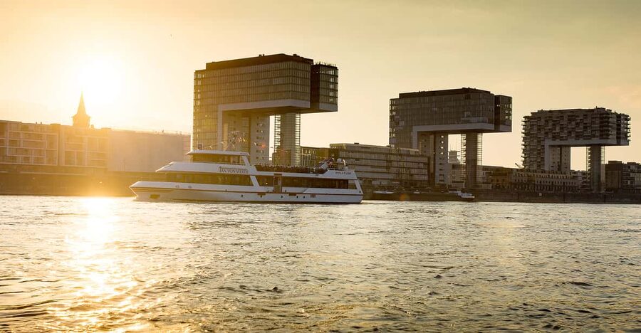 Cologne: 2-Hour Evening Cruise on the Rhine River - Four churches and one famous cathedral