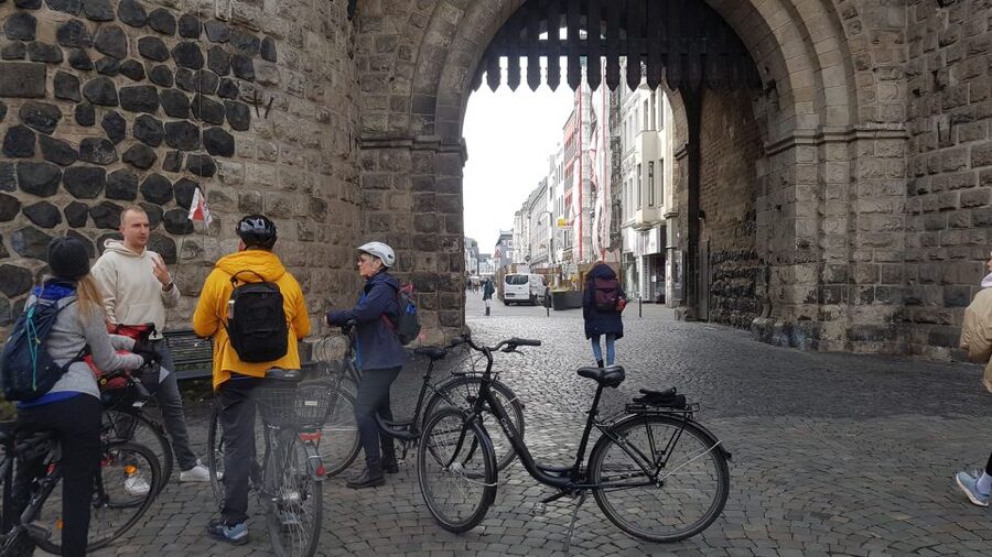 Cologne: 3-Hour Guided Bike Tour - Passing the cathedral, Museum Ludwig, and Philharmonic Hall