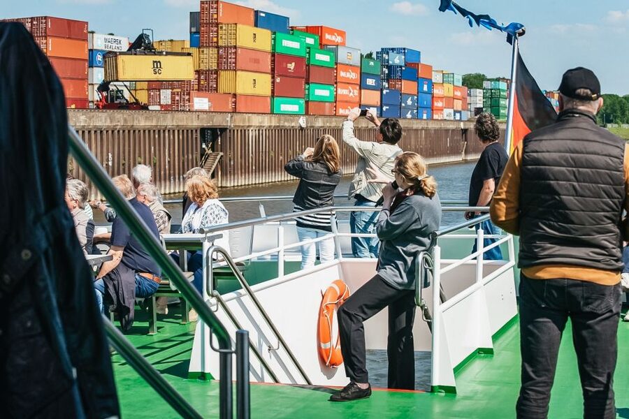 Cologne: 3-Hour Harbor Tour Cruise - Accessibility and practical limits on the boat