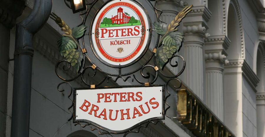 Cologne: 3 Old Town Breweries Guided Walking Tour - Ten minutes through the Old Town