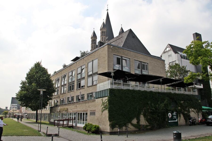 Cologne: Brewery Tour with Beer Tasting and Halven Hahn - Four Cologne pubs, four small Kölsch