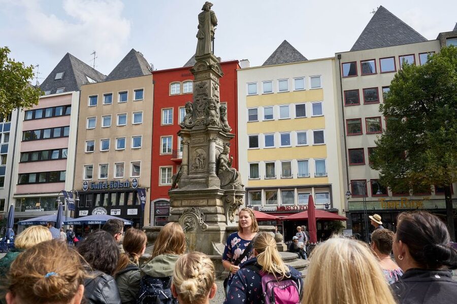 Cologne Cathedral and Old Town Tour with 1 Kölsch - Small stories around the cathedral quarter