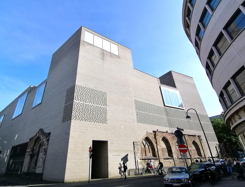 Cologne classic walking tour - Cologne’s perfume story at Farina and 4711
