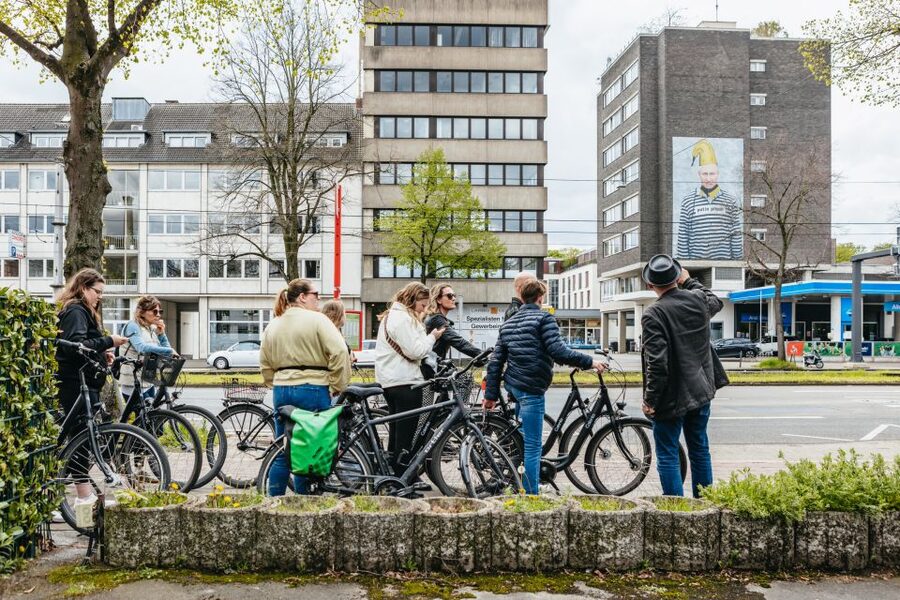 Cologne: Ehrenfeld Street Art Bike Tour - What the guide adds to the art
