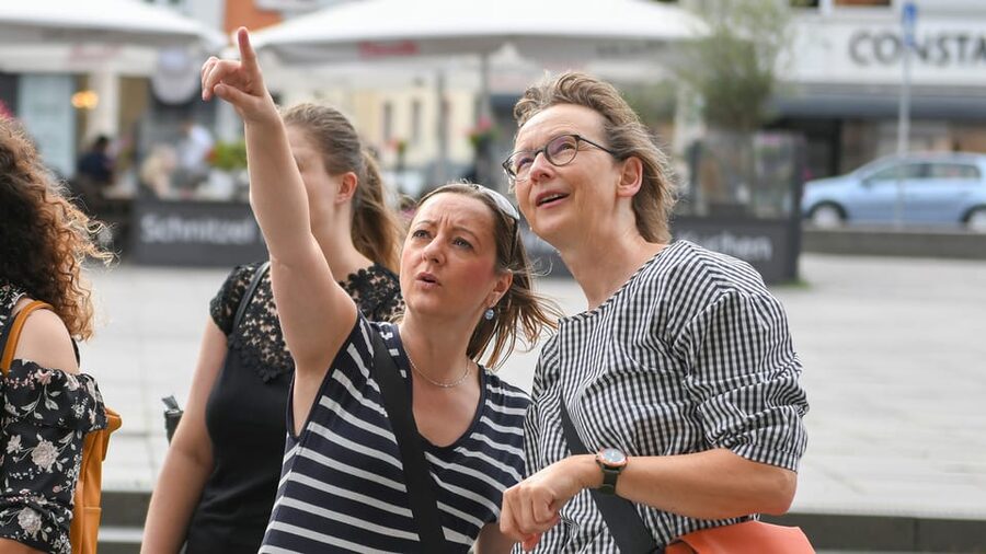 Cologne: entertaining guided tour to old town highlights - Is $16 a fair price for 90 minutes?