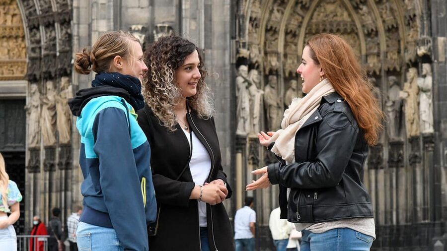 Cologne: entertaining guided tour to old town highlights - Roman roots and Cologne’s older story