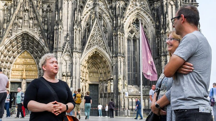 Cologne: entertaining guided tour to old town highlights - The guide’s local perspective