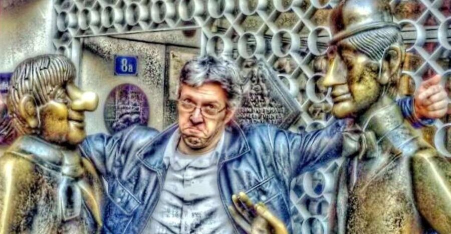 Cologne: Fables, Fairy Tales, and Legends Tour in German - The Heinzelmännchen Fountain and the danger of curiosity