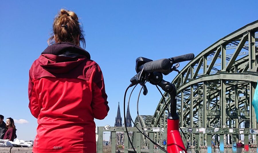 Cologne: Guided E-Bike Panorama Tour - Cologne Cathedral and the Rhine approach