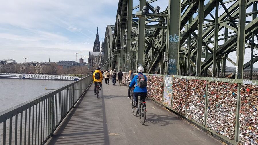 Cologne: Guided E-Bike Panorama Tour - Chlodwigplatz and Severinsviertel in Südstadt