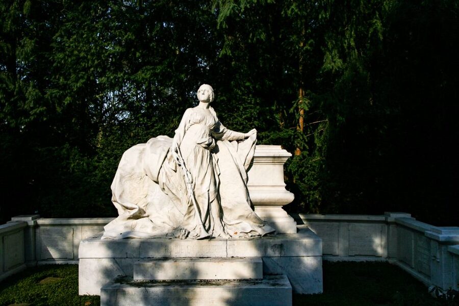 Cologne: Guided Tour of Melatenfriedhof - The first chapter: executions, illness, and the city walls