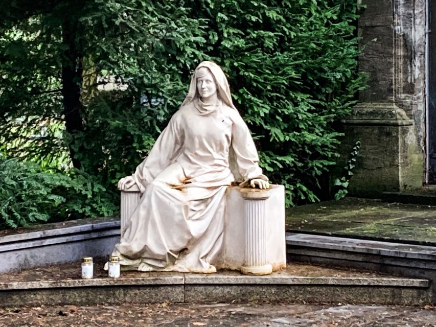 Cologne: Guided Tour of Melatenfriedhof - A two-hour pace with a quiet mood