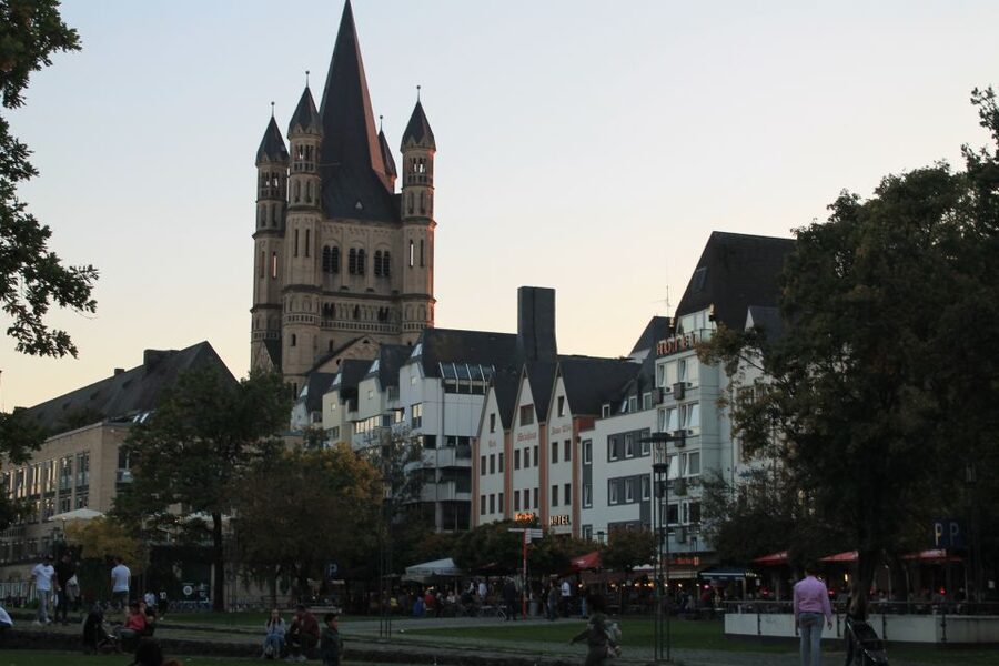Cologne: Kölsche Highlights-/Altstadt Tour in German - Cologne Town Hall and the Jewish Quarter