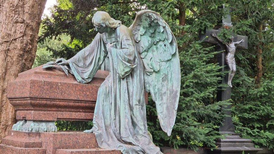 Cologne: Melaten Cemetery Celebrities and Curiosities - Millionaires Alley and Cologne’s powerful families
