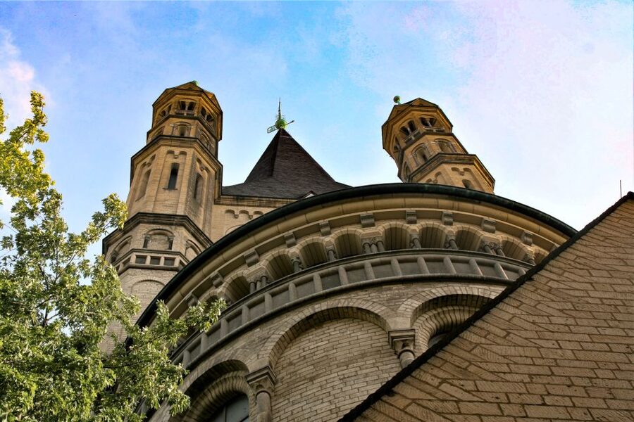 Cologne: Old Town Walking Tour with 1 Brewery Visit & 1 Beer - Who should book this Cologne walk?