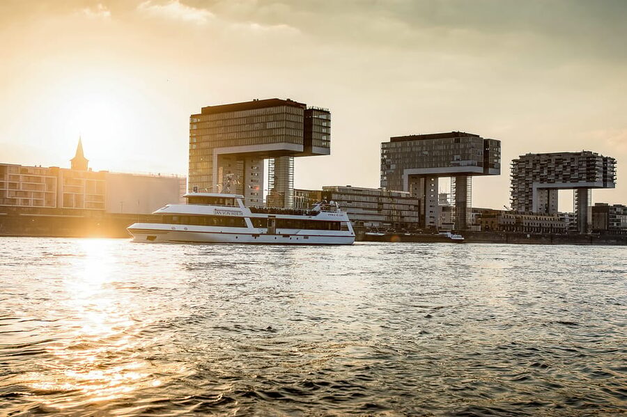 Cologne: Panoramic City Cruise - Access, boarding, and small practical details
