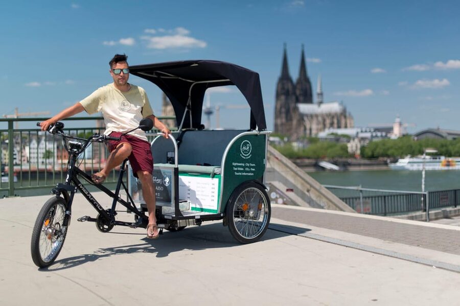 Cologne: Private Rickshaw Tour - From the Heinzelmännchen fountain to Cologne’s old stories