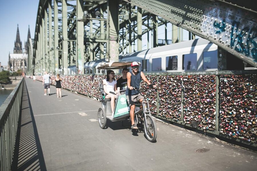Cologne: Private Rickshaw Tour - Choosing the upper-city finish and Farina route