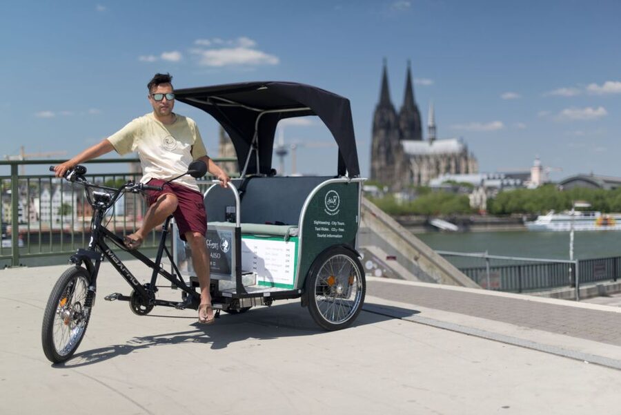 Cologne: Private Rickshaw Tour - What the guides add to the ride