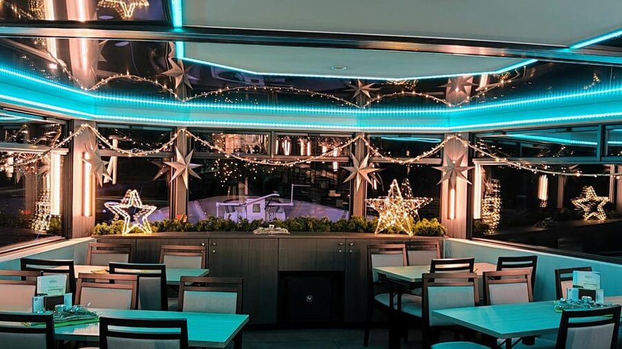Cologne: Rhine River Winter Cruise with Festive Music - Live Christmas music, not a guided tour