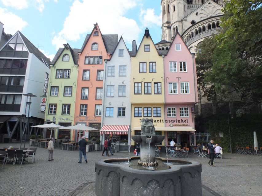 Cologne: Sagen- und Histörchentour in German - Start at the Heinzelmännchen Fountain