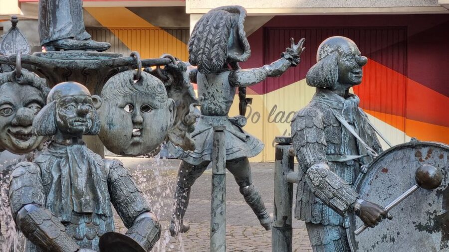 Cologne: Southside Severinsquarter Guided Tour in German - The value of $94 for up to five people