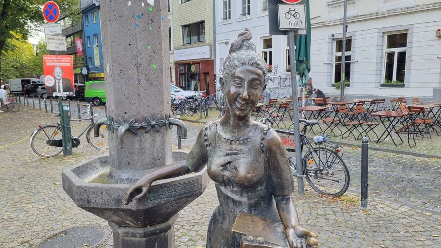 Cologne: Southside Severinsquarter Guided Tour in German - Practical advice before you book