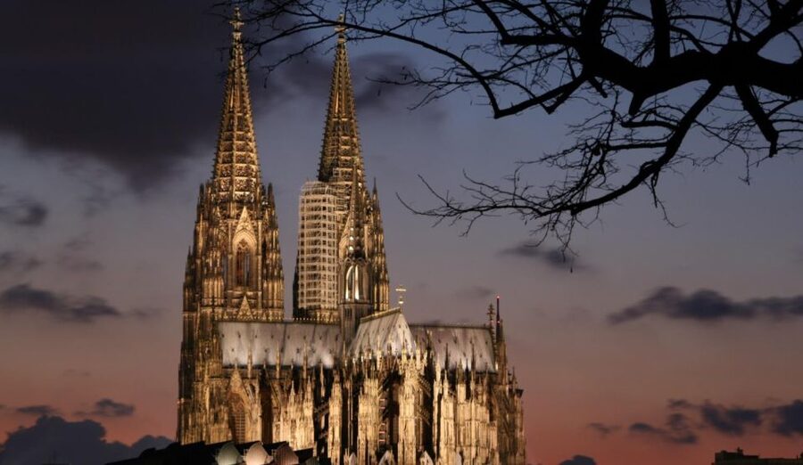 Cologne: The Night Watchman Old Town Walking Tour in German - Why the German language matters