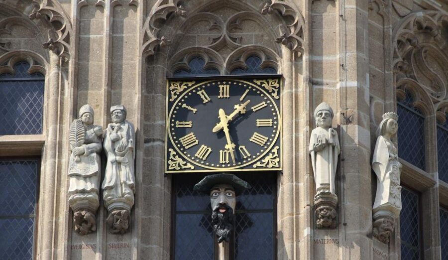 Cologne: The Night Watchman Old Town Walking Tour in German - A barrier-free route, with sensible footwear