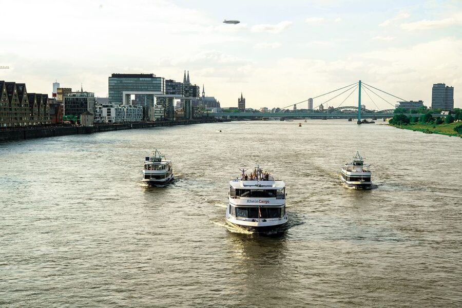 Cologne: Top Sights Rhine River Cruise - Skyline Tour - Rheinauhafen and the crane houses