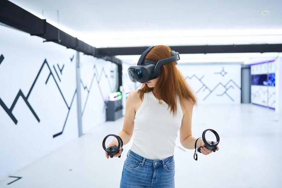 Cologne: Virtual escape game adventure at 7th Space - Choosing between escape rooms and party games