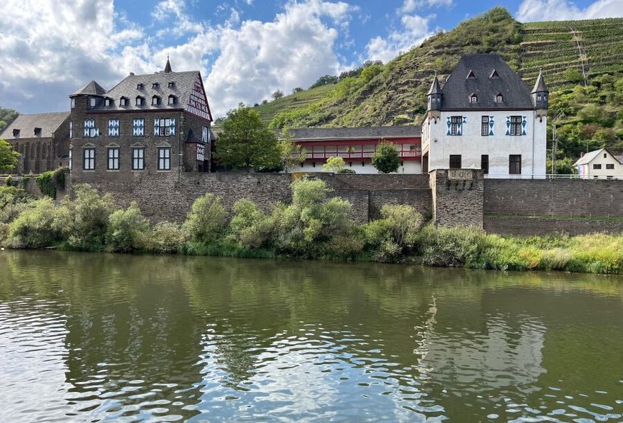 Cruise to the fireworks of Winninger vinefestival - Who should book this Moselle evening?