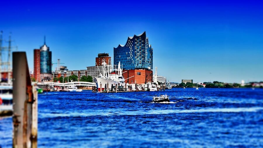 Die Kiez-Kapitän Hamburger Stadtführung & Speicherstadt Tour - The Elbphilharmonie view and what is not included