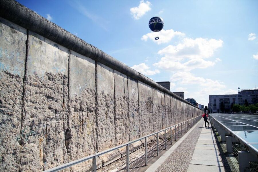 Discover Berlin Express Tour: 2hr Highlights - Remembering the Sinti and Roma victims