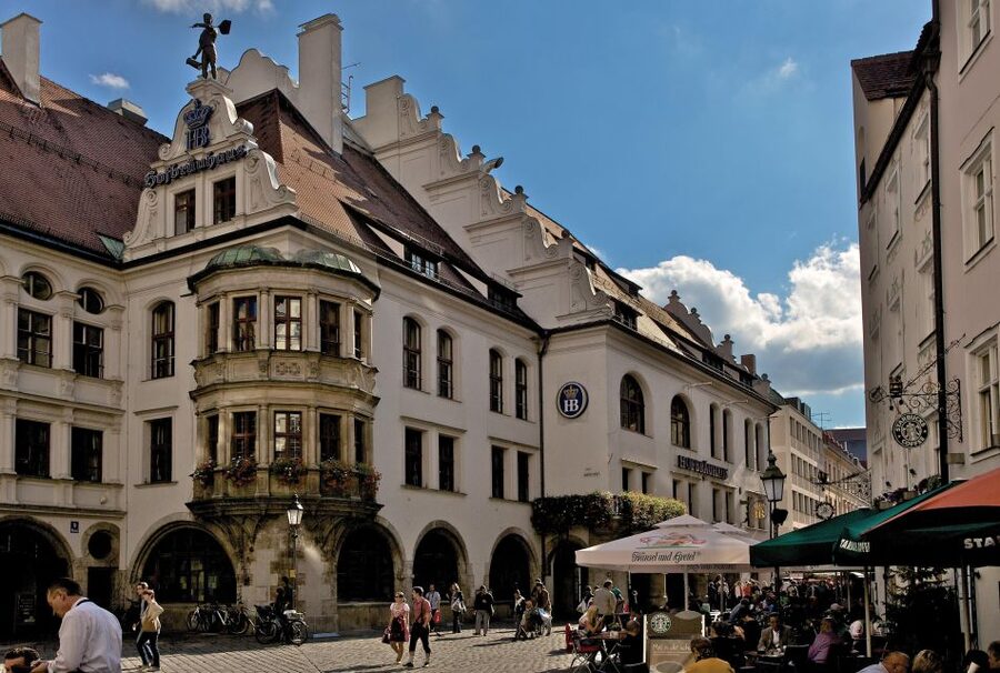 Discover Munich 2-Hour Small Group Walking Tour - Guide quality, group size, and the pace of the walk
