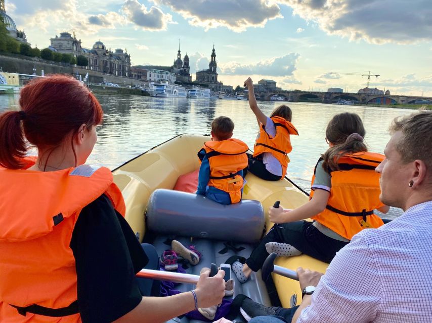 Dresden: Bootstour mit dem Schlauchboot Loschwitz - Radebeul - Starting in Loschwitz beside Dresden’s river hills