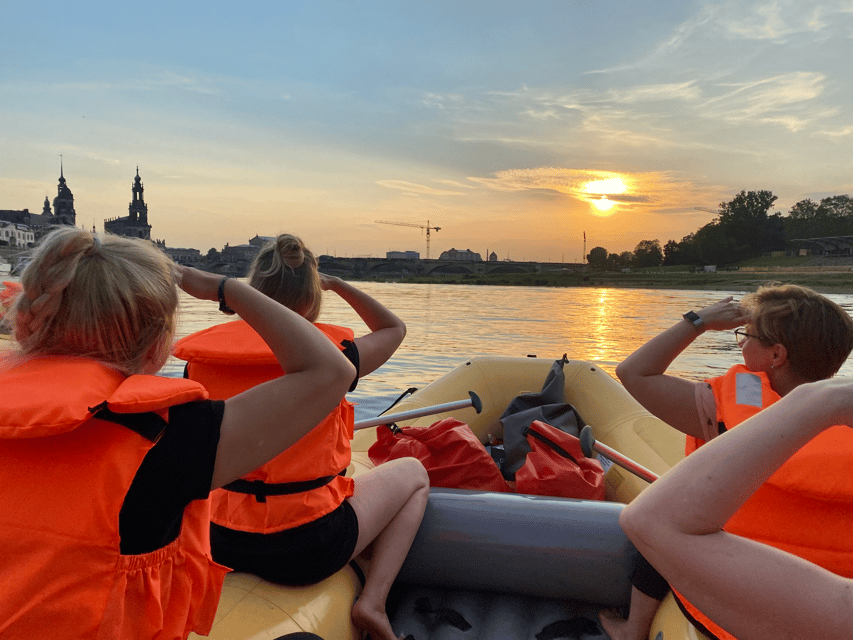 Dresden: Bootstour-Sonnenuntergang im Schlauchboot genießen - Elbe Castles above the river