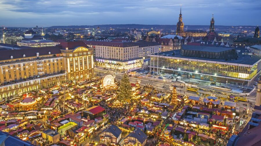 Dresden: Christmas Sightseeing Tour with a 'Pflaumentoffel' - Starting at Postplatz in central Dresden