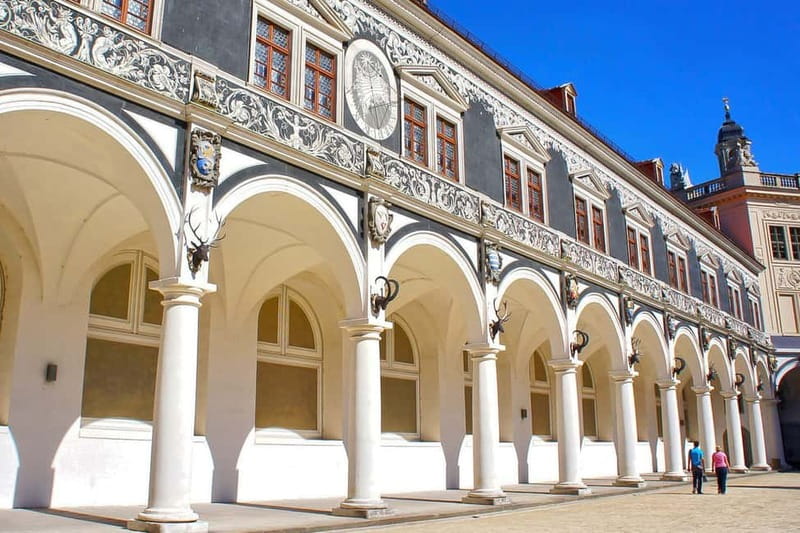 Dresden: City & Semperoper Guided Walking Tour - How the 170-minute schedule feels