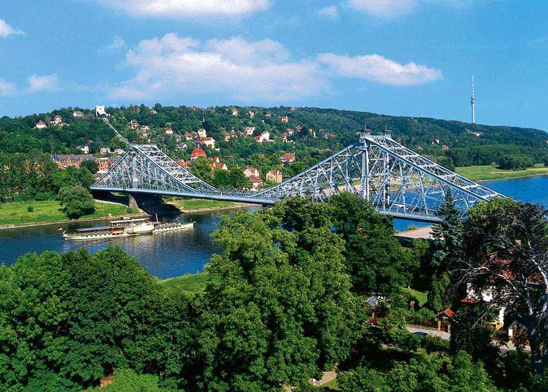 Dresden: City Sightseeing Tour with Live Guide - Booking and timing tips