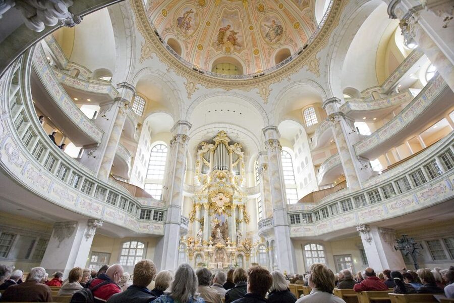 Dresden: Complete Walking Tour with Frauenkirche Visit - Starting at Neumarkt with Dresden in view