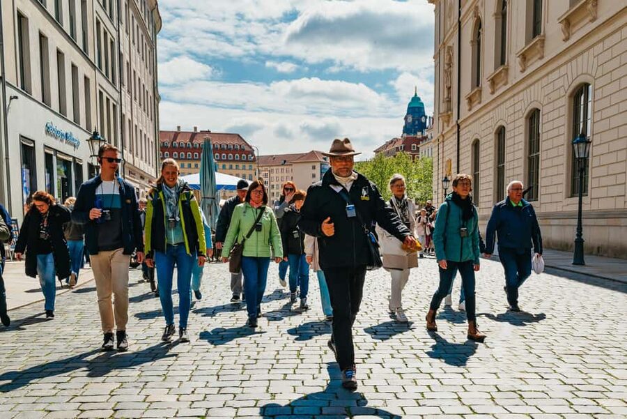 Dresden: Guided City Walk with a Cup of Coffee - Brühl’s Terrace and the Elbe viewpoint