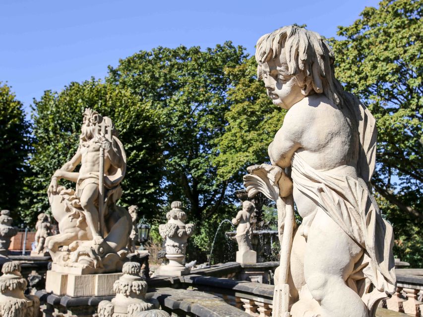 Dresden: Guided City Walk with a Cup of Coffee - Semperoper: Dresden’s grand stage