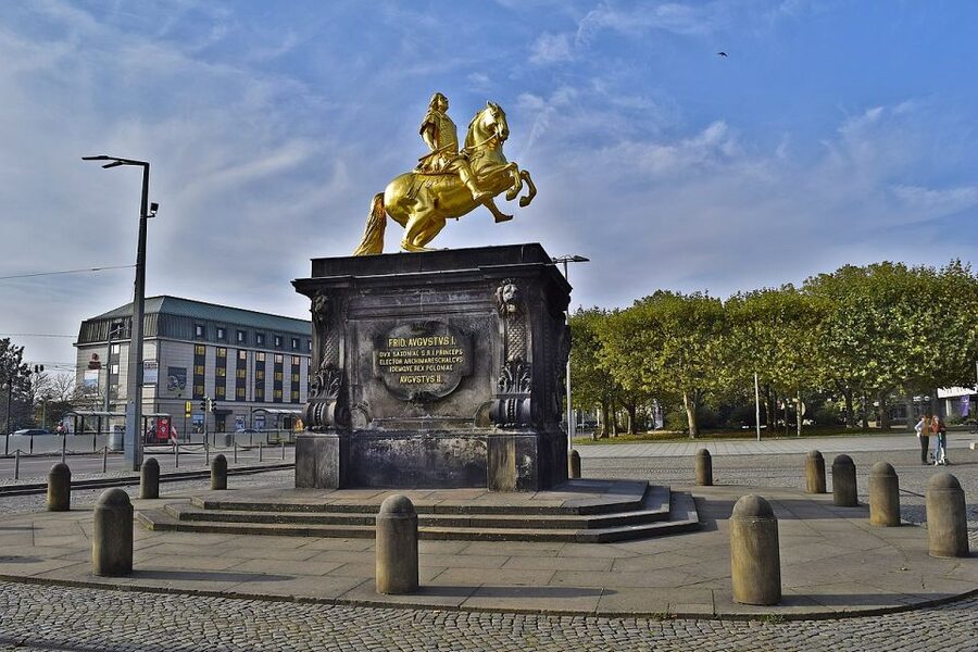 Dresden: Guided Segway Tour - Along the Königsufer and Elbe views