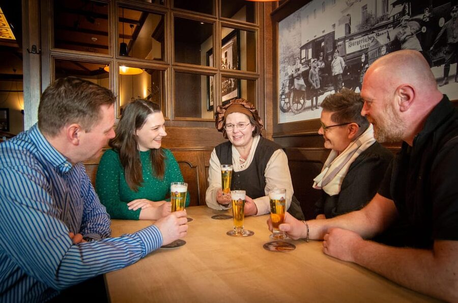 Dresden: Guided Tour with Beer Tasting - What the reviews reveal about the guiding style