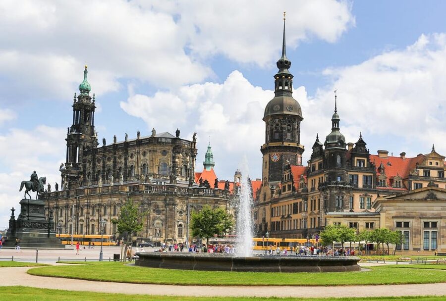 Dresden: Guided Tour with Beer Tasting - Hello Dresden sets the playful tone
