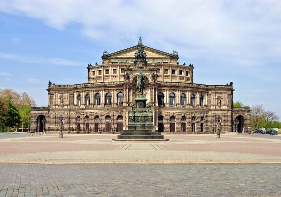 Dresden: Night Watchman Tour Through The Old Town - Meeting the night watchman near Dresden’s grand landmarks