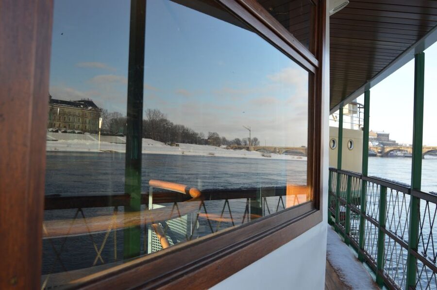Dresden: Paddle Steamer Winter Cruise to Pillnitz - Passing beneath the Blue Wonder Bridge