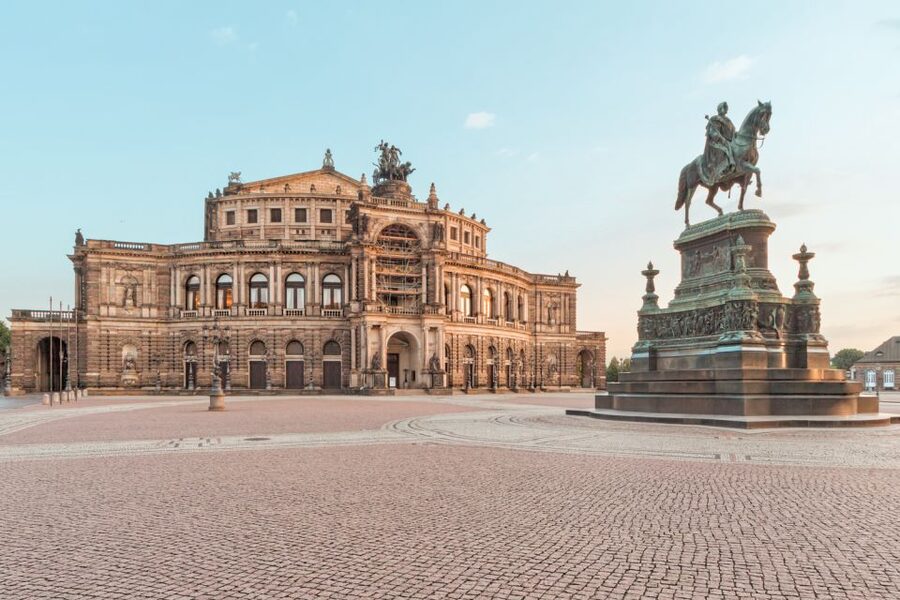 Dresden: Segway Tour Along the Elbe and Old Town - The guides and the learning curve