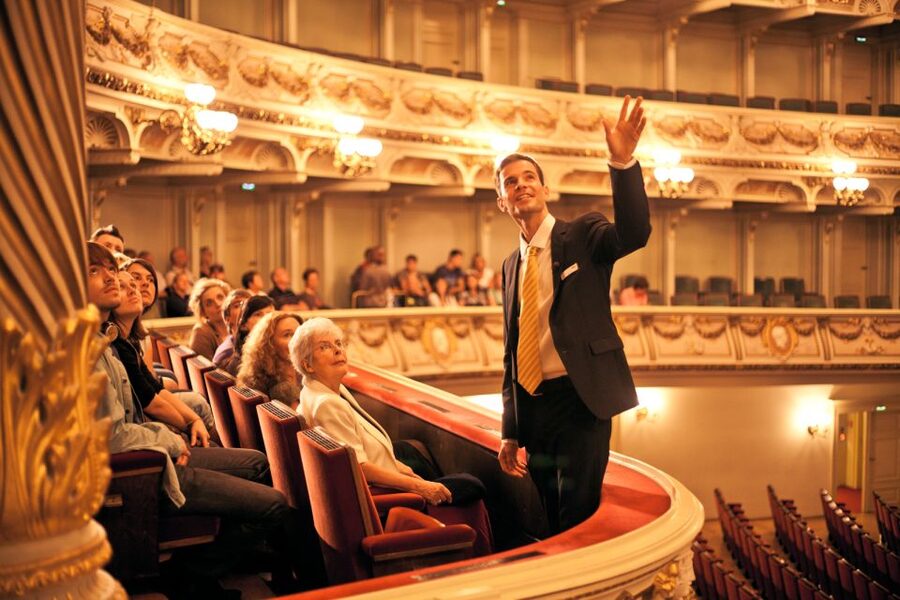 Dresden: Semperoper and Old Town Tour - Meeting at Theaterplatz and getting started
